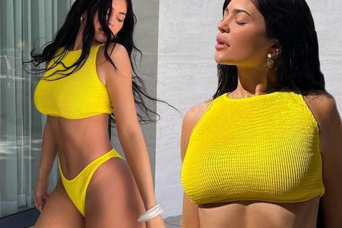 Kylie Jenner lại gây 'bão' cộng đồng mạng với ảnh khoe thân nóng bỏng