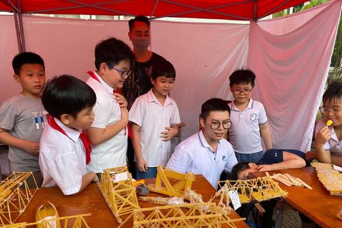 Khi học sinh trong vai lãnh đạo và sáng tạo STEM