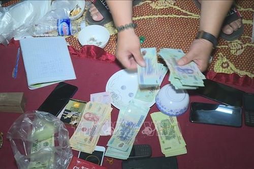 Đắk Lắk tạm giữ hình sự 21 đối tượng đánh bạc bằng hình thức xóc đĩa
