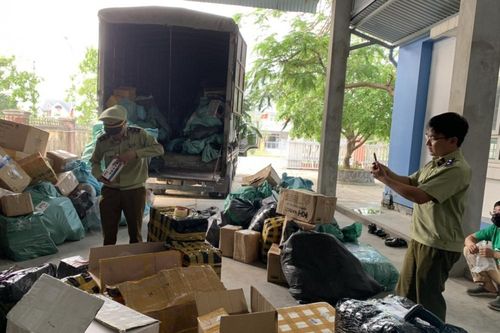 Thừa Thiên Huế: Phát hiện xe tải vận chuyển nhiều loại hàng hóa nhập lậu