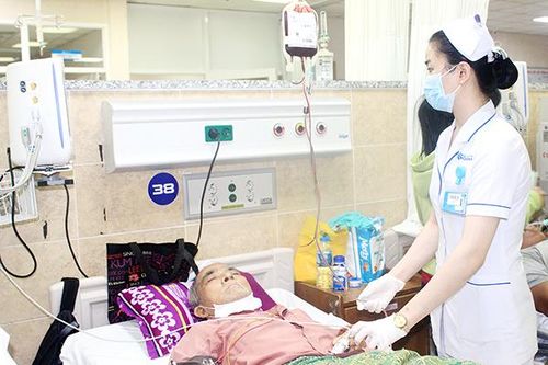 Siết chặt cấp phép hành nghề y