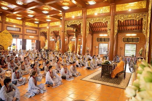 Bình Dương: Chùa Thiên Quang tặng 500 phần quà đến người khiếm thị
