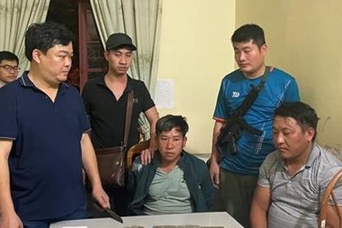 2 đối tượng mang 8 bánh heroin đi bán kiếm lời