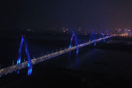 Hàng loạt công trình khắp ba miền thắp đèn xanh vì người tự kỷ