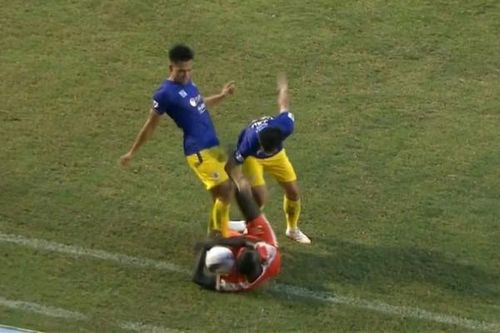 Vào bóng thô bạo đang là 'đặc sản' V-League 2021?