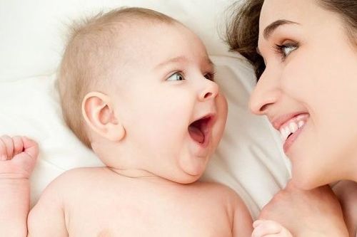 Xin đừng phán xét những người mẹ nuôi con nhỏ