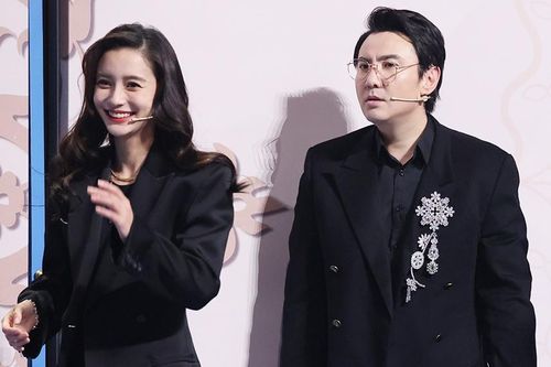 'Vua phòng vé' Thẩm Đằng ngã khi đuổi theo Angelababy