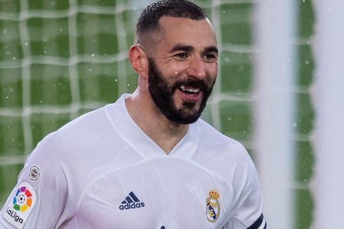 Benzema tỏa sáng giúp Real vượt Barca trên bảng xếp hạng