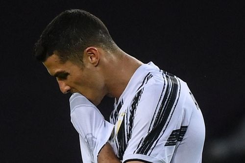 Ronaldo và đồng đội giương cờ trắng ở Serie A