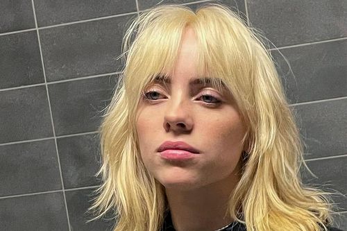 Billie Eilish mất 6 tuần để nhuộm tóc vàng