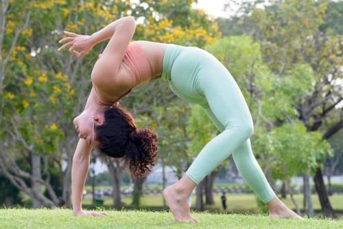Cô gái Hà Nội từng liệt nửa người thành HLV yoga