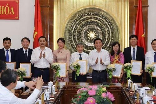 Thanh Hóa công bố nhiều quyết định về công tác cán bộ
