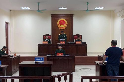 Giả chữ ký của chỉ huy để ký xác nhận vay vốn ngân hàng