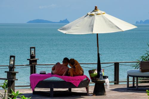 Du khách nước ngoài quan tâm đến đảo nghỉ dưỡng Phuket của Thái Lan