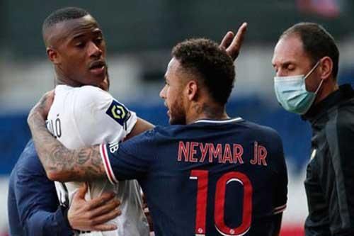 Neymar đòi đánh người sau khi phải nhận thẻ đỏ