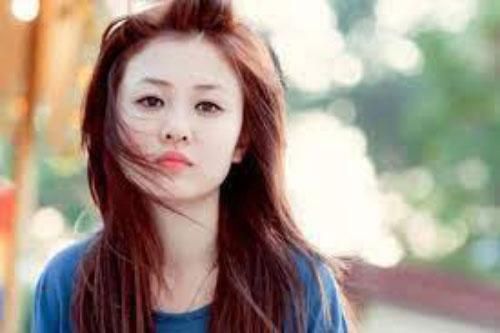 Chăm sóc mẹ chồng một tháng, tôi sững sờ khi bà nhét vào tay cuốn sổ tiết kiệm kèm theo một yêu cầu khiến tôi điếng người