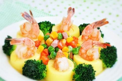 Tôm hấp đậu hũ vừa thanh vừa đậm, thơm ngon hấp dẫn, cả nhà đều gật gù khen khéo