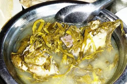Canh cá nấu rau sắn chua thơm ngon lạ miệng, giúp cả nhà đổi vị cho bữa cơm chiều