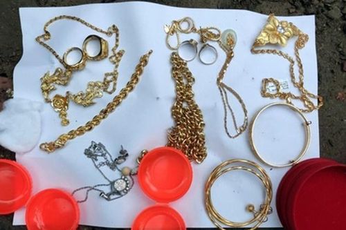 Anh rể đột nhập nhà em vợ, phá két sắt trộm 2 cây vàng