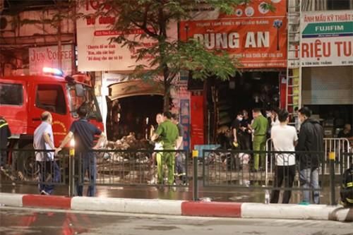 Cận cảnh hiện trường vụ cháy kinh hoàng làm 4 người tử vong ở phố Tôn Đức Thắng