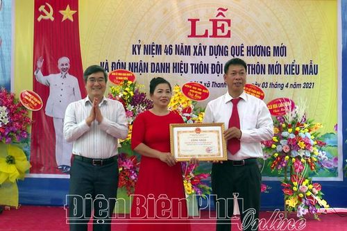 Thôn 7, xã Thanh Xương đón bằng công nhận đạt chuẩn NTM kiểu mẫu