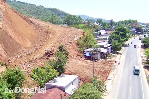 Tạm dừng khai thác đất ở dự án chống sạt lở đồi