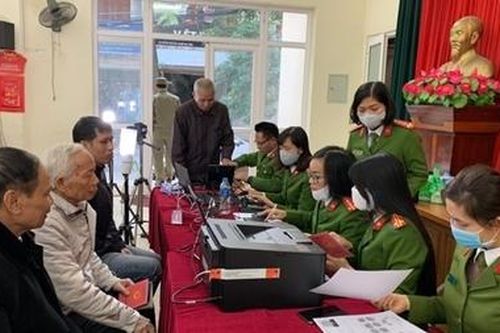 Quyết tâm hoàn thành cấp 50 triệu thẻ căn cước công dân