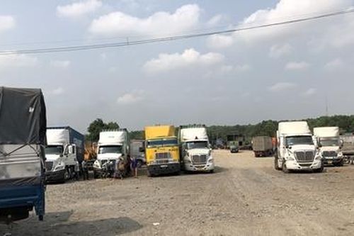 Cần xử lý các bãi xe container 'chui' ở Bình Dương