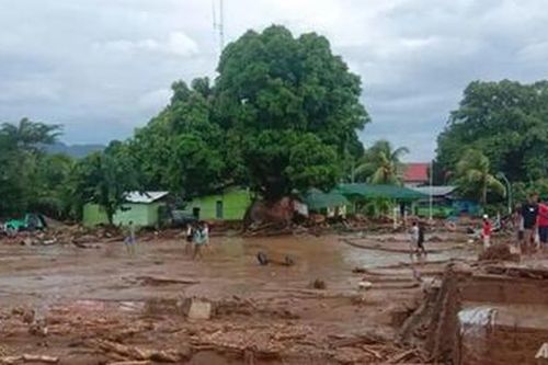 Lũ quét khiến hàng chục người thiệt mạng tại Indonesia và Đông Timor
