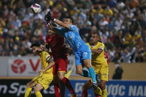 Lâm Anh Quang ghi bàn, Nam Định FC thắng Sông Lam Nghệ An ở phút bù giờ