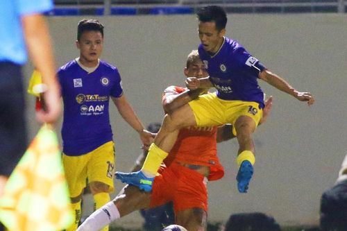VFF 'treo giò' Văn Quyết 2 trận