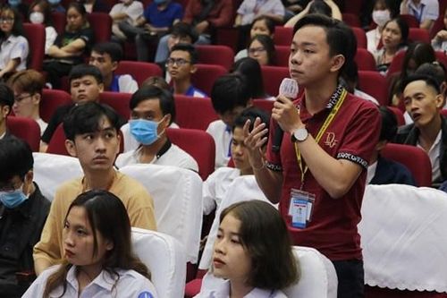Doanh nhân truyền cảm hứng khởi nghiệp cho giới trẻ