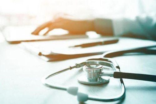 Giả lương y, bán thuốc gia truyền trên mạng ở Trung Quốc