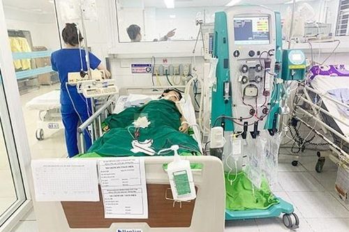 Bé trai bị tổn thương phổi nặng do đuối nước