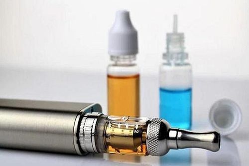 Truy tìm người bán dung dịch hút thuốc lá điện tử cho nam sinh lớp 10