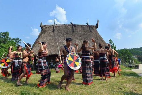 Nỗ lực gìn giữ tiếng nói, chữ viết của người Cơ Tu ở Quảng Nam