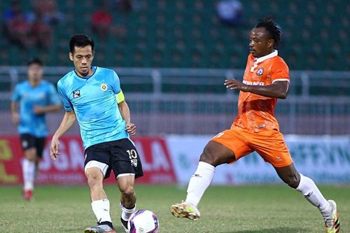 Văn Quyết bị 'treo giò' 2 trận vì thi đấu thô bạo