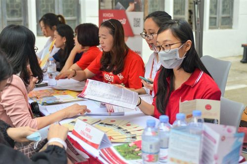 Ngày hội Tư vấn tuyển sinh trường ĐH Ngoại thương: 'Con đường ra biển lớn' năm 2021