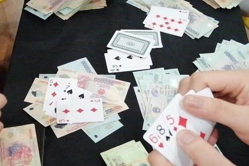 Quảng Trị: 3 cán bộ bị khởi tố vì đánh bạc