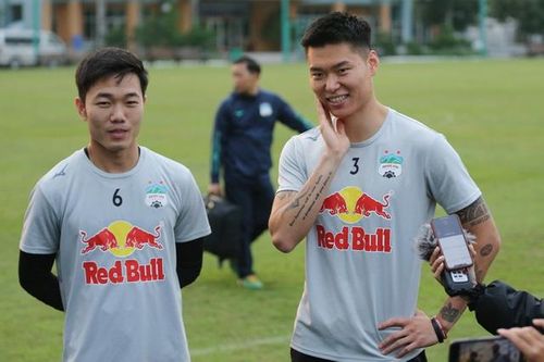 Hoàng Anh Gia Lai 'mất' thủ quân Xuân Trường và trung vệ thép Kim Dong-su