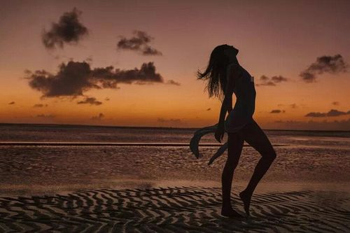 'Thiên thần nội y' Candice Swanepoel chụp khỏa thân quyến rũ mê mẩn