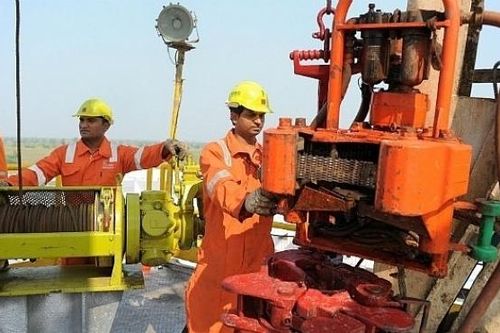 Ấn Độ xem xét lại các hợp đồng nhập khẩu dầu với Ả Rập Xê-út