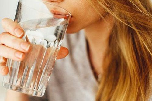 Uống nước xong mà thấy dấu hiệu lạ, nhanh chân đi khám ngay kẻo ung thư 'gõ cửa'