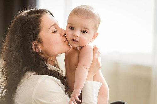 Bác sĩ Viện Nhi chỉ ra 5 biện pháp chăm sóc trẻ khi thời tiết đang ấm dần
