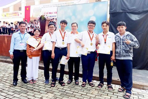 Trường THPT chuyên Thoại Ngọc Hầu đạt kết quả cao tại Cuộc thi Olympic truyền thống 30-4