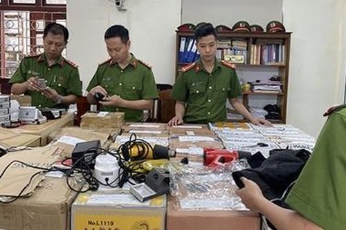 Đột kích kho thu giữ hàng nghìn dụng cụ 'cờ bạc bịp'