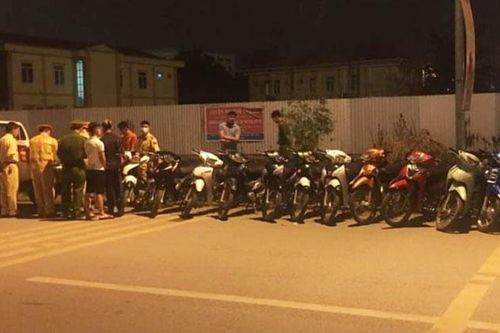 Xử lý 13 trường hợp có biểu hiện tụ tập đua xe trái phép