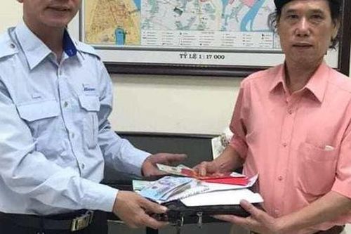 Hà Nội: Tài xế xe buýt trả lại 60 triệu đồng cho hành khách bỏ quên