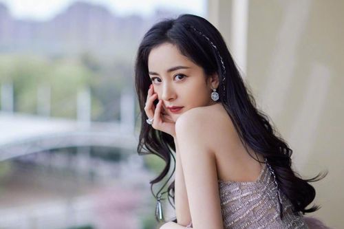 Khổ như Dương Mịch: Nỗ lực diện đồ Haute Couture cao cấp mùa mới nhất nhưng vẫn bị chê