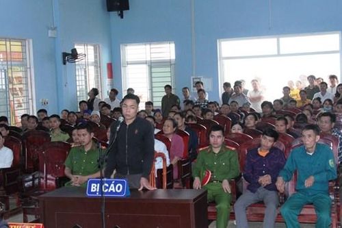 Lĩnh án 12 tháng cải tạo vì chặt 1 cây gỗ vàng kiêng